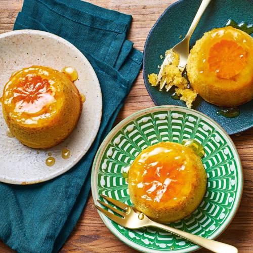 Sticky marmalade and cardamon puddings