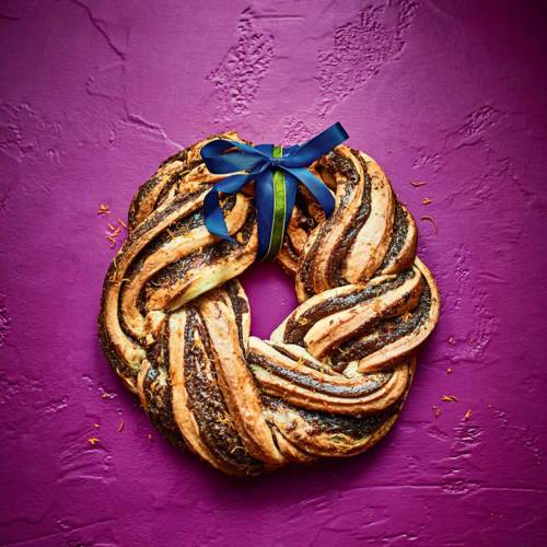 Figgy pudding babka wreath