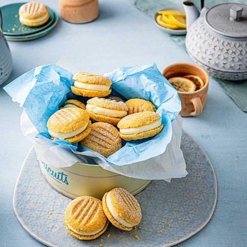 Lemon and poppy seed melting moments