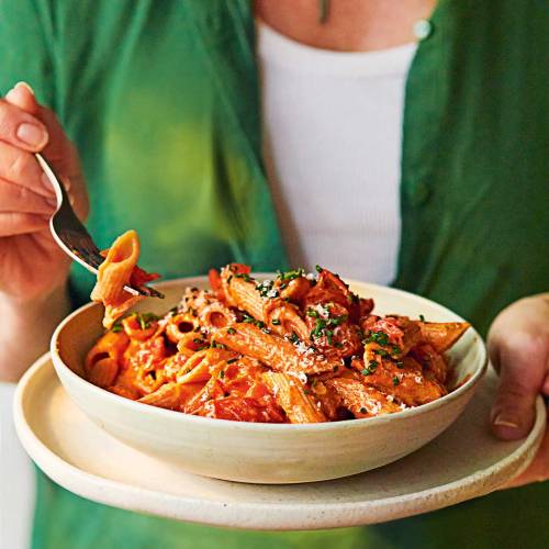 Creamy tomato and gochujang penne