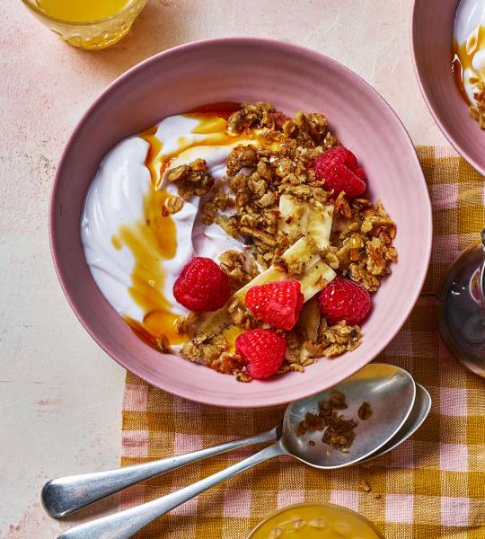 Sponsored: Healthy breakfast crumble bowl