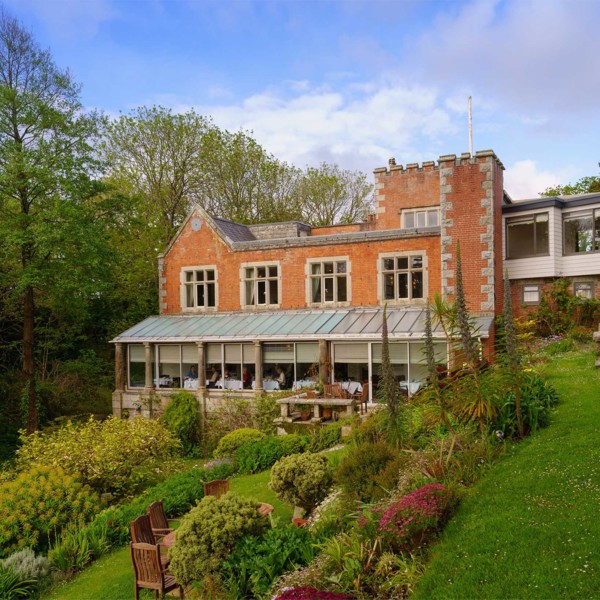 Enjoy a free diner when you book a stay at Hotel Meudon in Cornwall