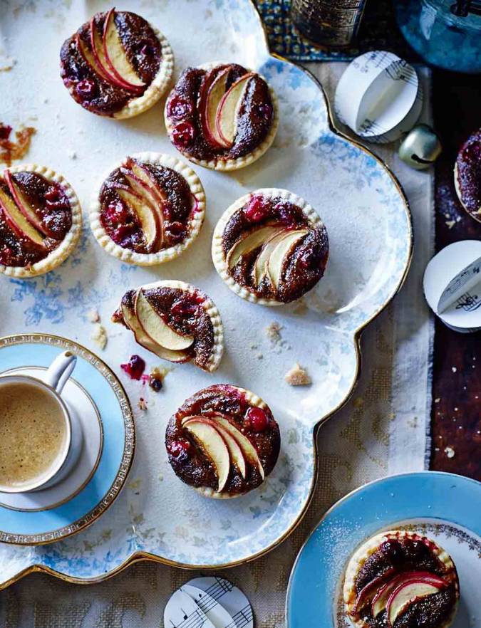 Recipe: Sticky toffee apple mince pies