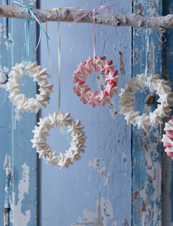 Recipe: Meringue snowflake wreaths