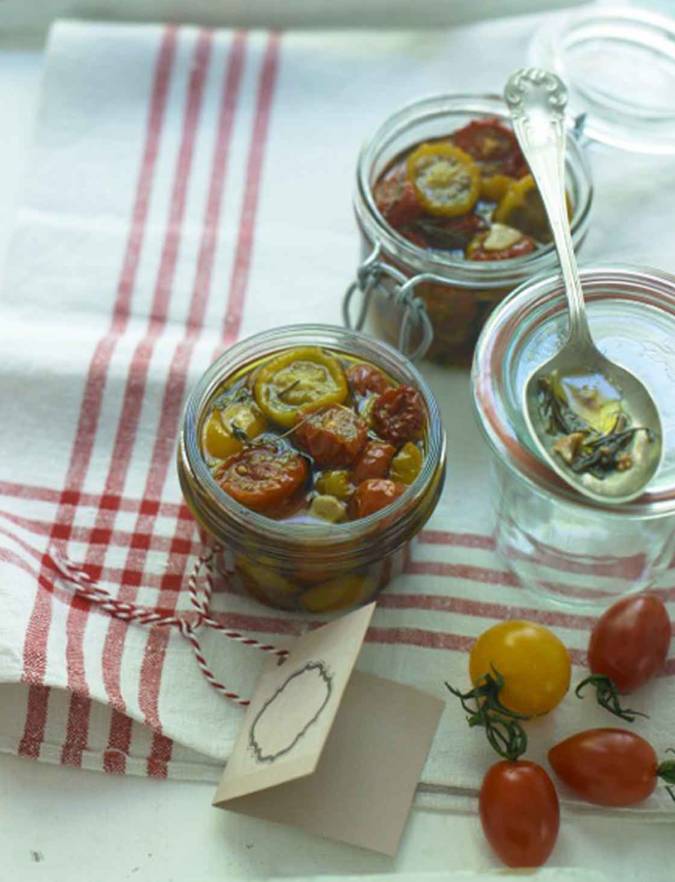 Recipe: Oven-dried tomatoes in garlic & herb oil