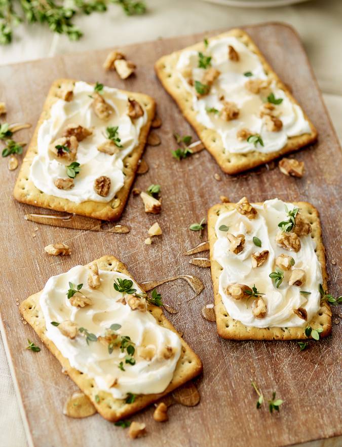 Recipe: Chive crispbreads with goats' cheese, walnut and honey toppping
