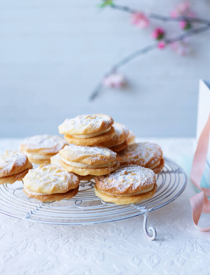 Recipe: Viennese whirls with vanilla bean buttercream
