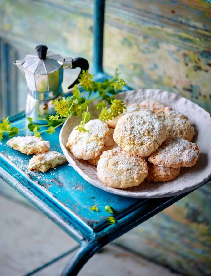 Recipe: Soft lemon and almond cookies