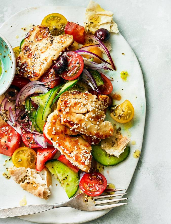 Recipe: Greek salad with halloumi
