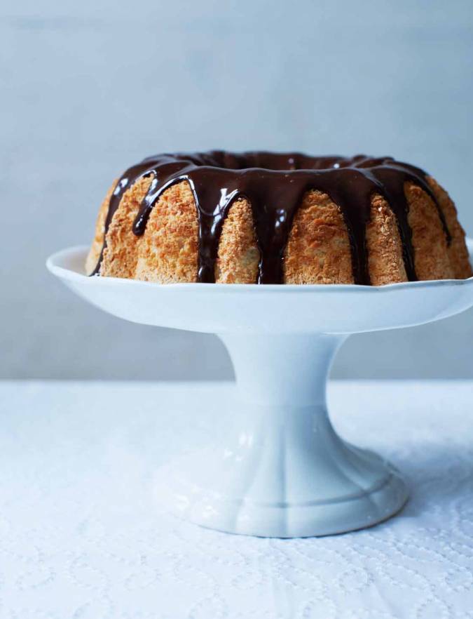 Recipe: Angel food cake with dark chocolate ganache