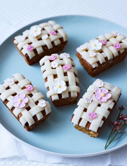 Recipe: Mini simnel loaves