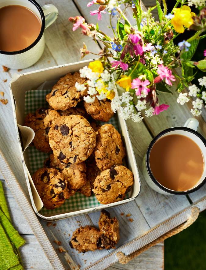 Recipe: Chocolate peanut flapjack cookies