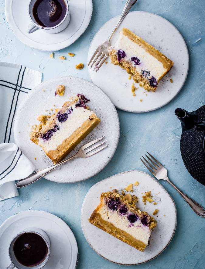 Recipe: Blueberry cheesecake crumble bars