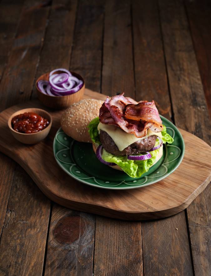 Recipe: Classic cheese and bacon burger