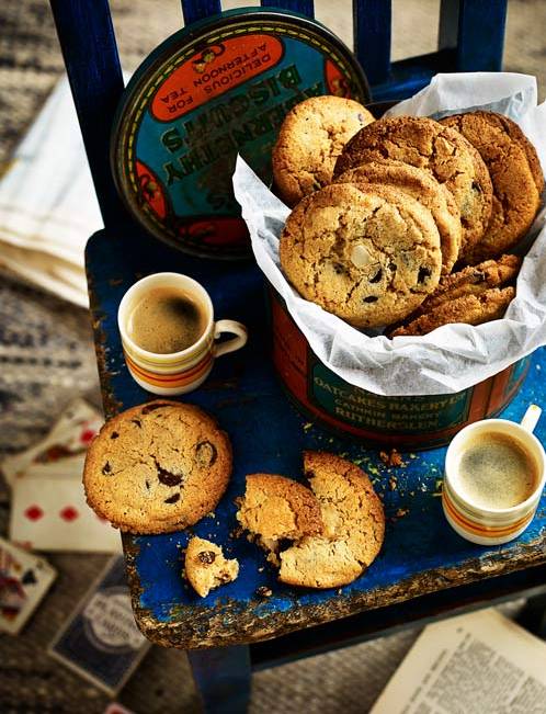 Recipe: Gourmet chocolate macadamia cookies