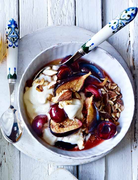 Recipe: Sticky fig breakfast bowl with yogurt and almond ‘crumble’