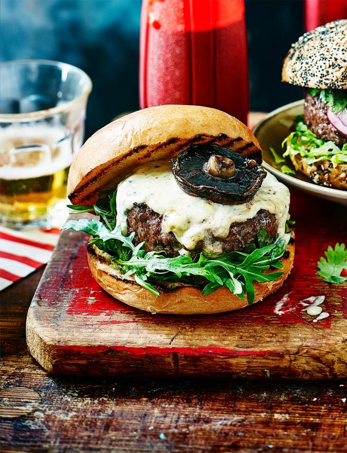 Recipe: Burger with smoky Stilton sauce