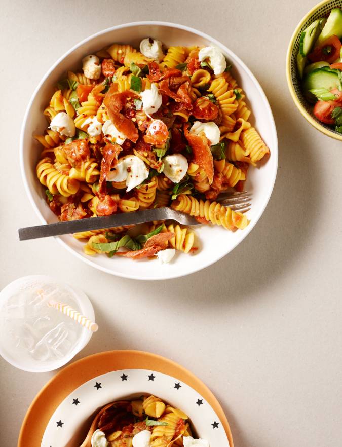 Recipe: Pizza-pasta with ham crisps