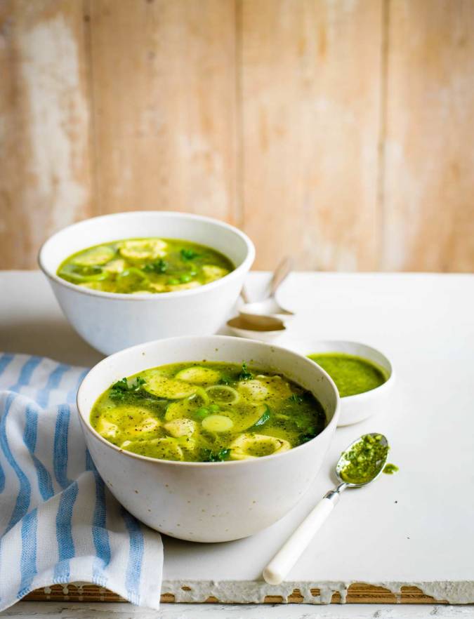 Recipe: Veggie pesto tortelloni broth
