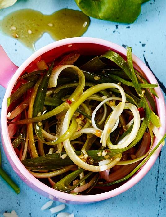 Recipe: Pa muchim (spring onion salad)