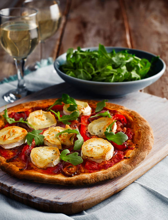 Recipe: French goats' cheese, ham, pepper and red onion pizza