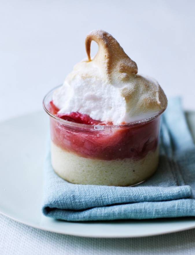 Recipe: Rhubarb toasted marshmallow puddings