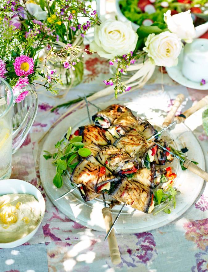 Recipe: Aubergine, pepper and halloumi kebabs with lemony houmous