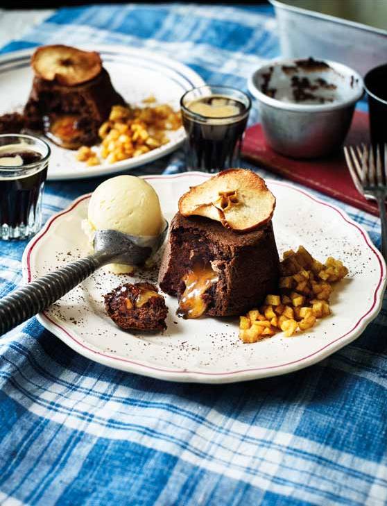 Recipe: Melting middle toffee apple puddings with apple crisps