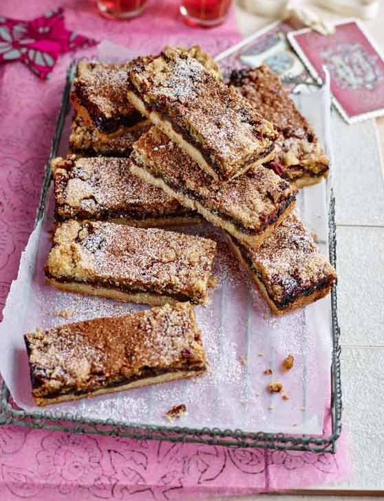 Recipe: Mincemeat, pecan and cinnamon crumble bars