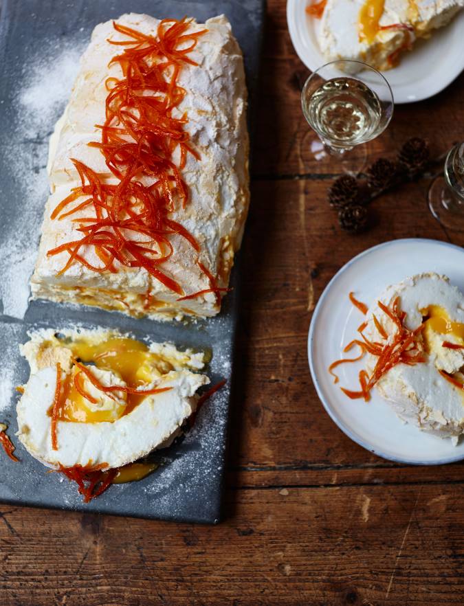 Recipe: Meringue roulade with clementine curd