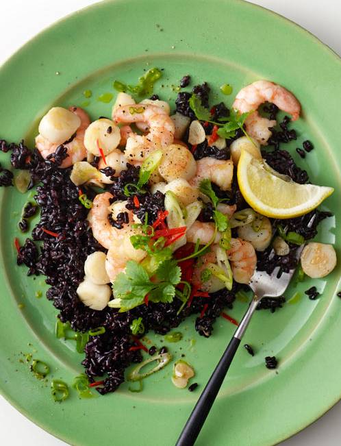 Recipe: Fragrant scallops and prawns with black rice