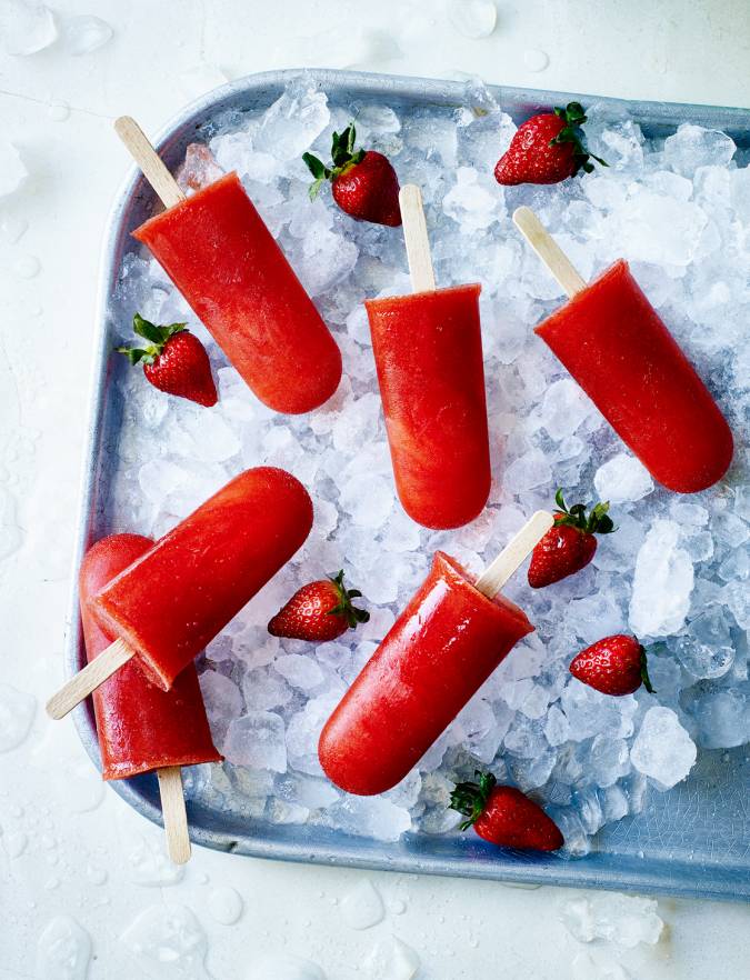 Recipe: Strawberry-rosé ice lollies