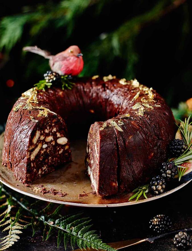 Recipe: Fruit and nut chocolate wreath