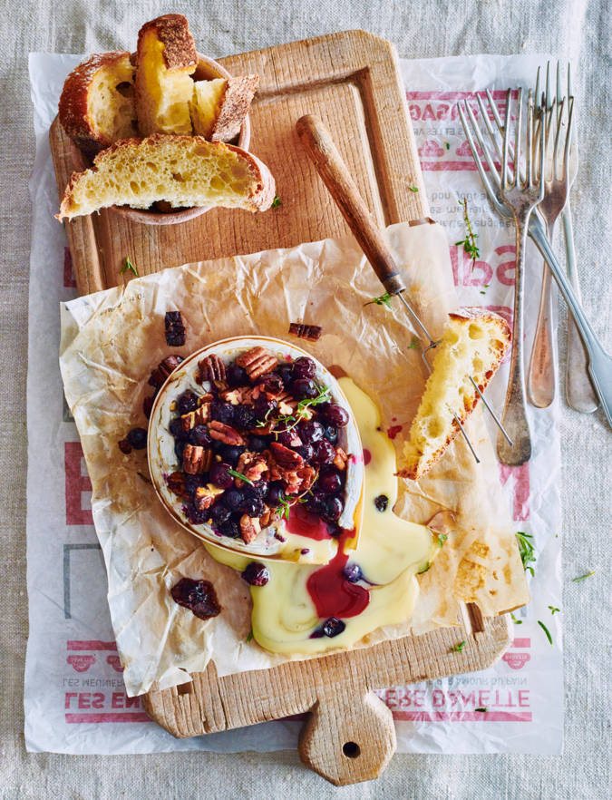 Recipe: Camembert baked with maple syrup, pecans and blueberries