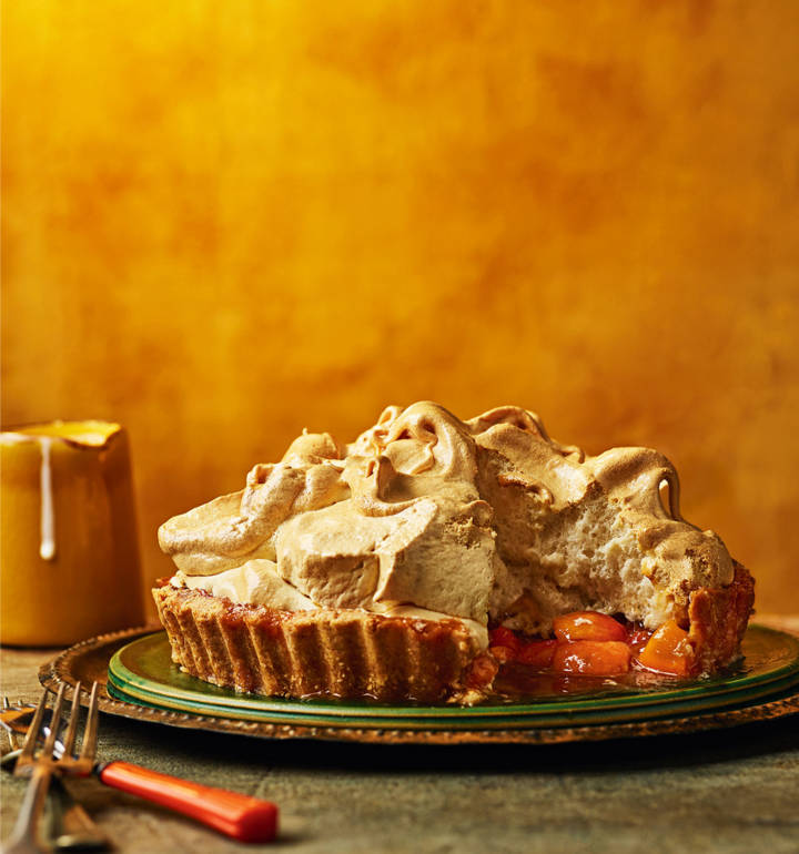 Peach meringue pie