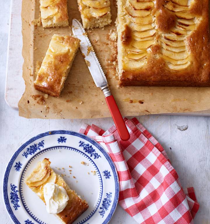 Apple and clotted cream traybake