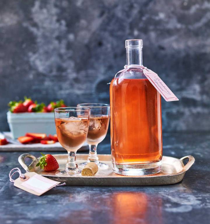 Strawberry liqueur