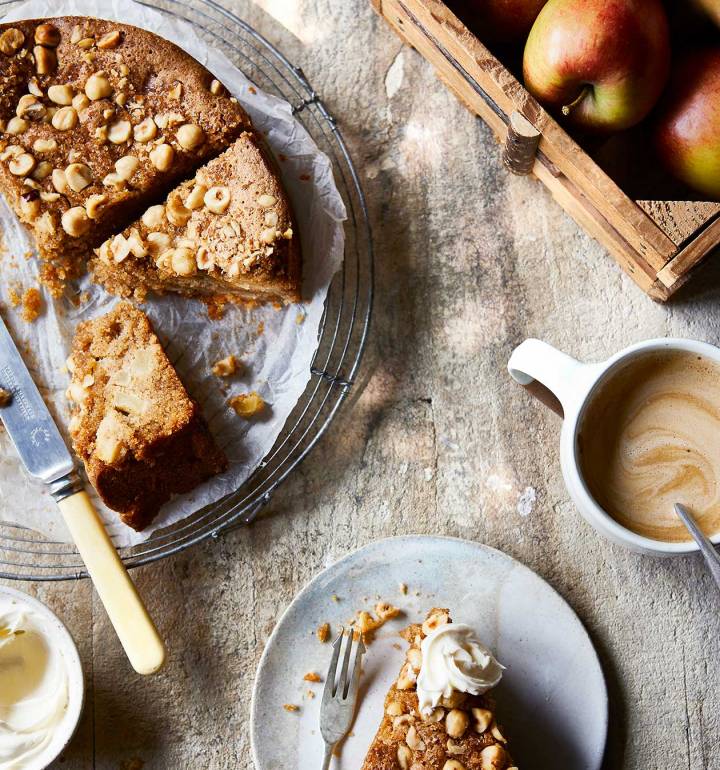 Gluten-free apple, cinnamon and olive oil cake