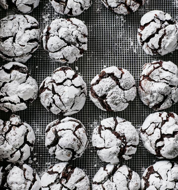 Brownie crinkle cookies