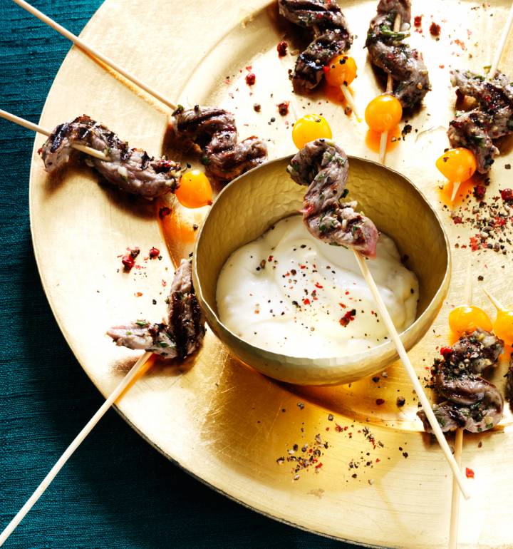 Beef skewers with horseradish crème fraîche