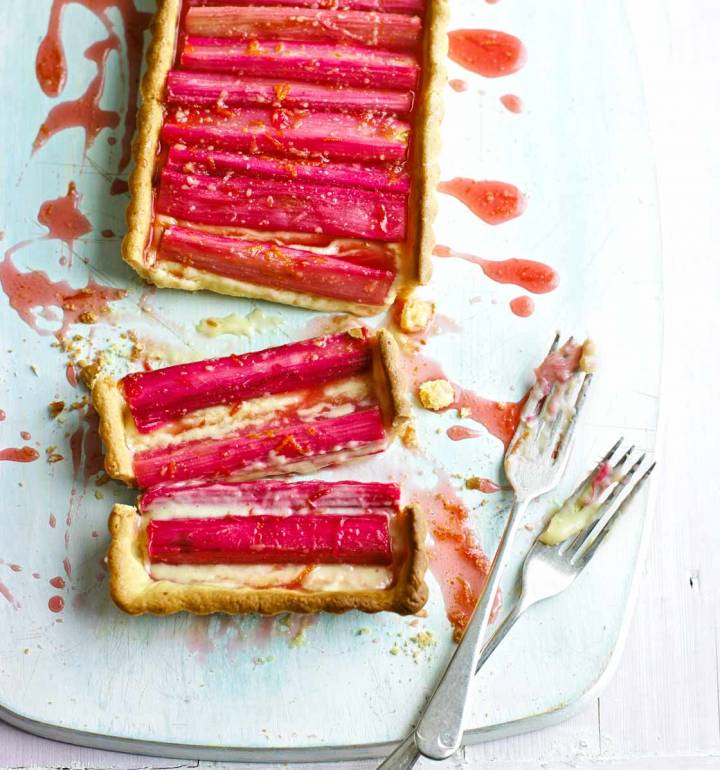 Rhubarb and custard tart