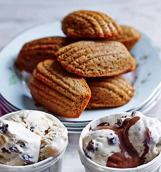 Cinnamon madeleines
