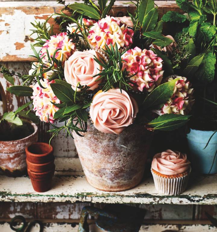 Cupcake flowerpot bouquet