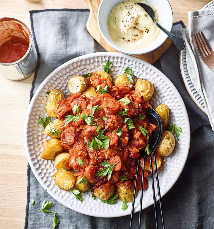 Chorizo patatas bravas