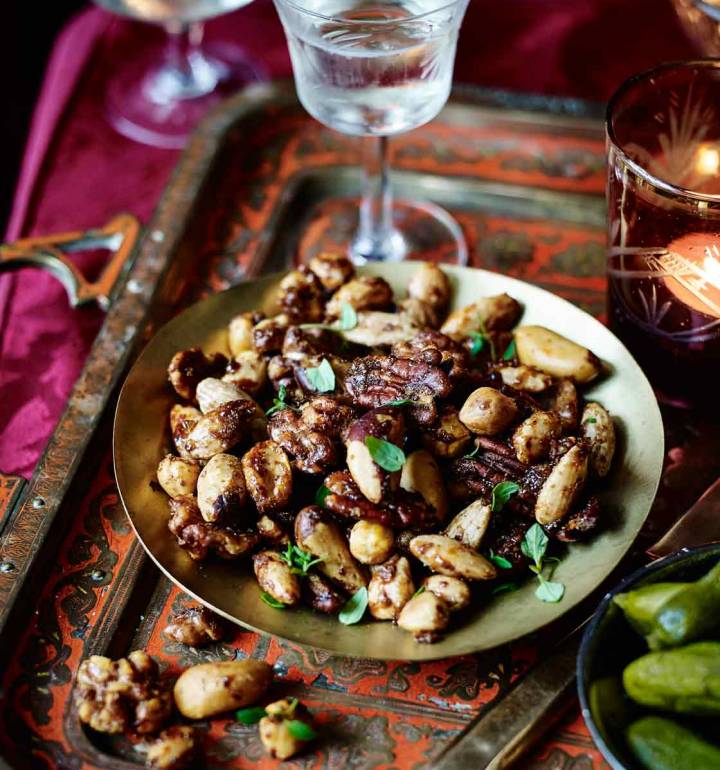 Salty, spicy honey nuts