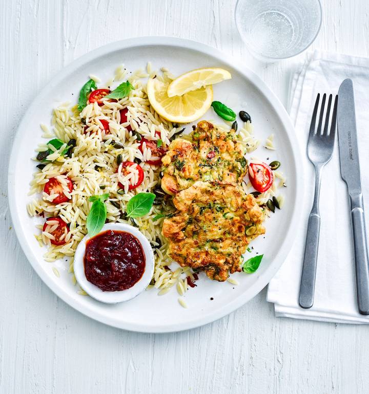 Halloumi fritters with pasta salad