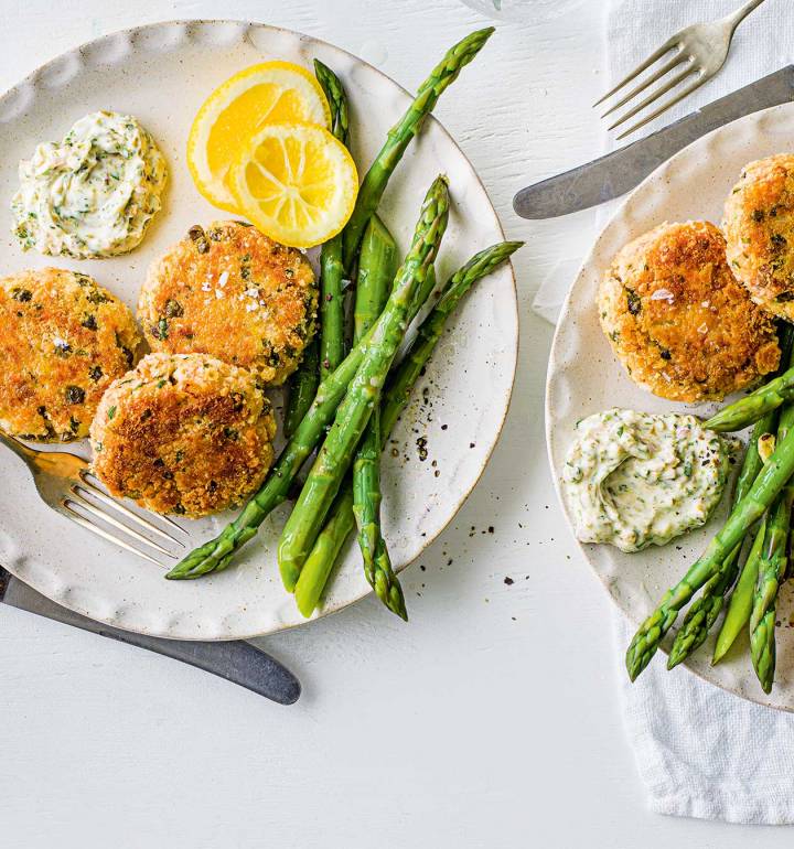 Lemony salmon fishcakes with asparagus