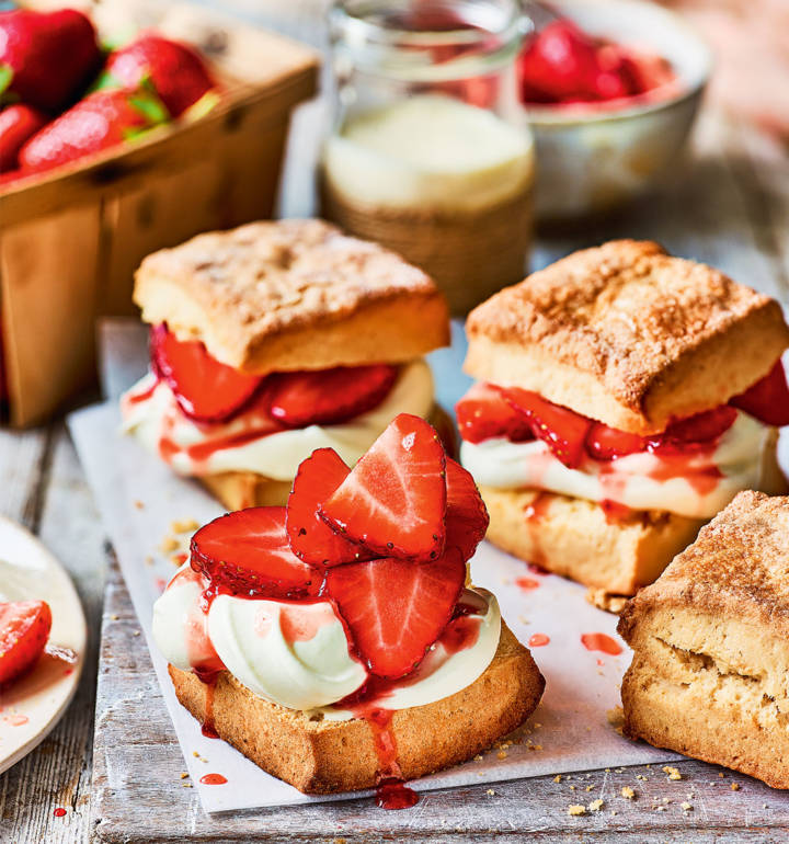 Robbery Shortcake Strawberry shortcakes recipe | Sainsbury`s Magazine