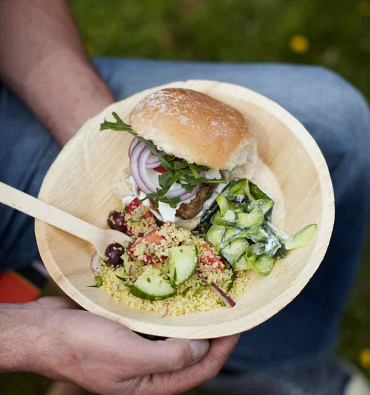 Lamb burgers with spring onions and feta