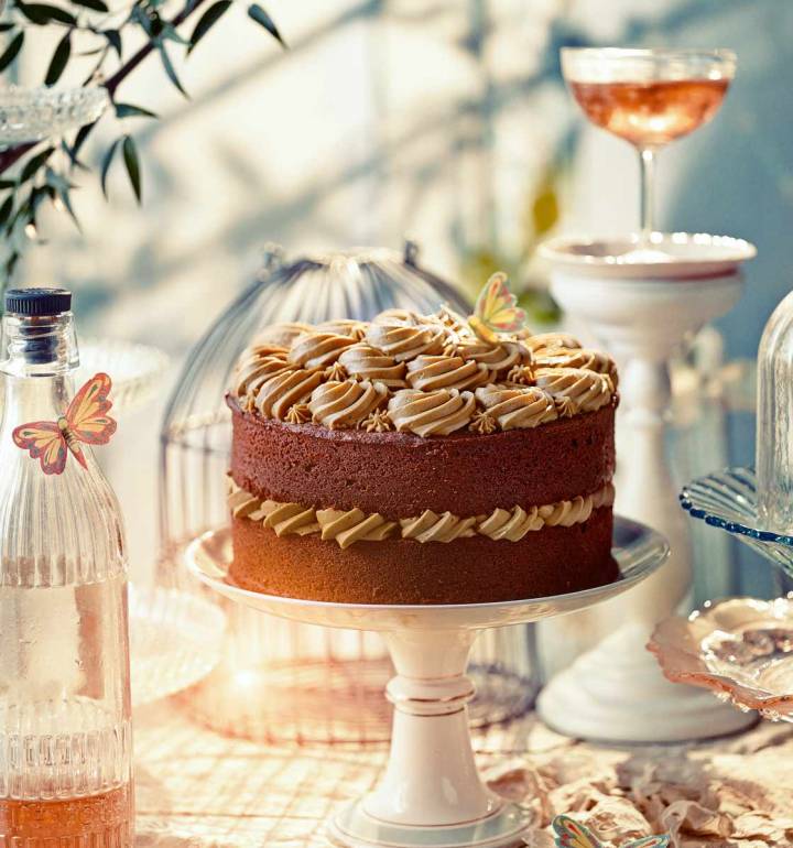 Alice’s secret garden cake